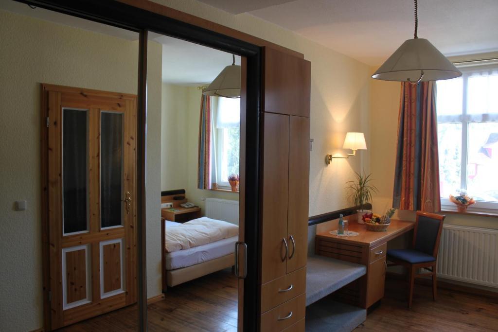 Zum Alten Ponyhof Hotel 3*